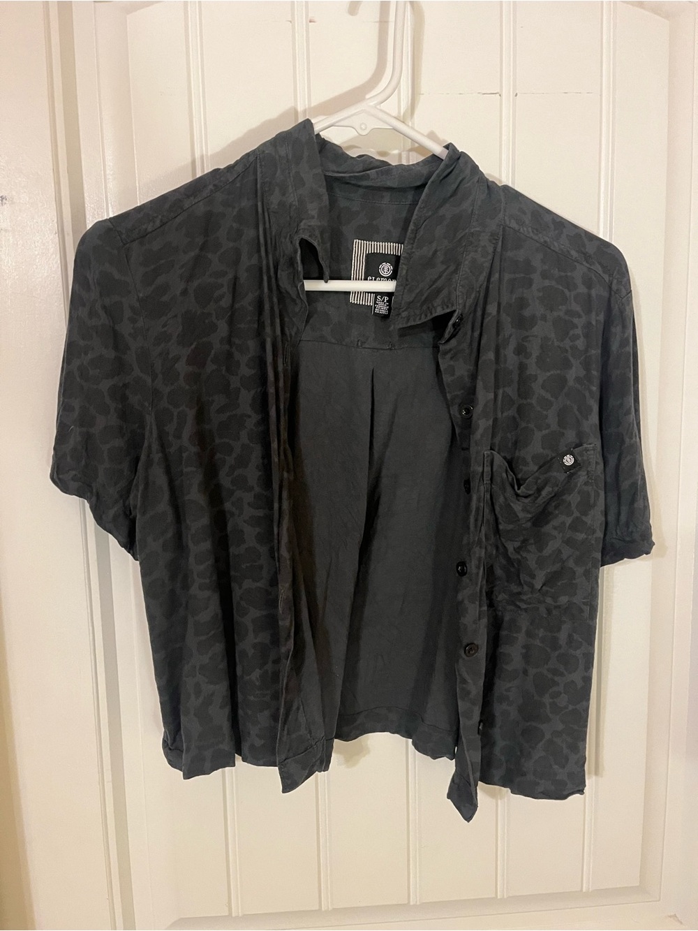 Element Women’s Short-Sleeve Button-Up Shirt in Charcoal Gray Leopard Print
